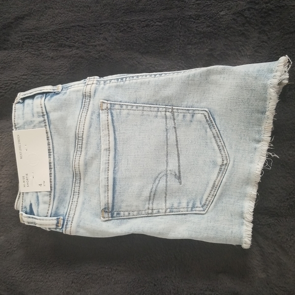 American Eagle Outfitters Pants - American eagle high rise shorties